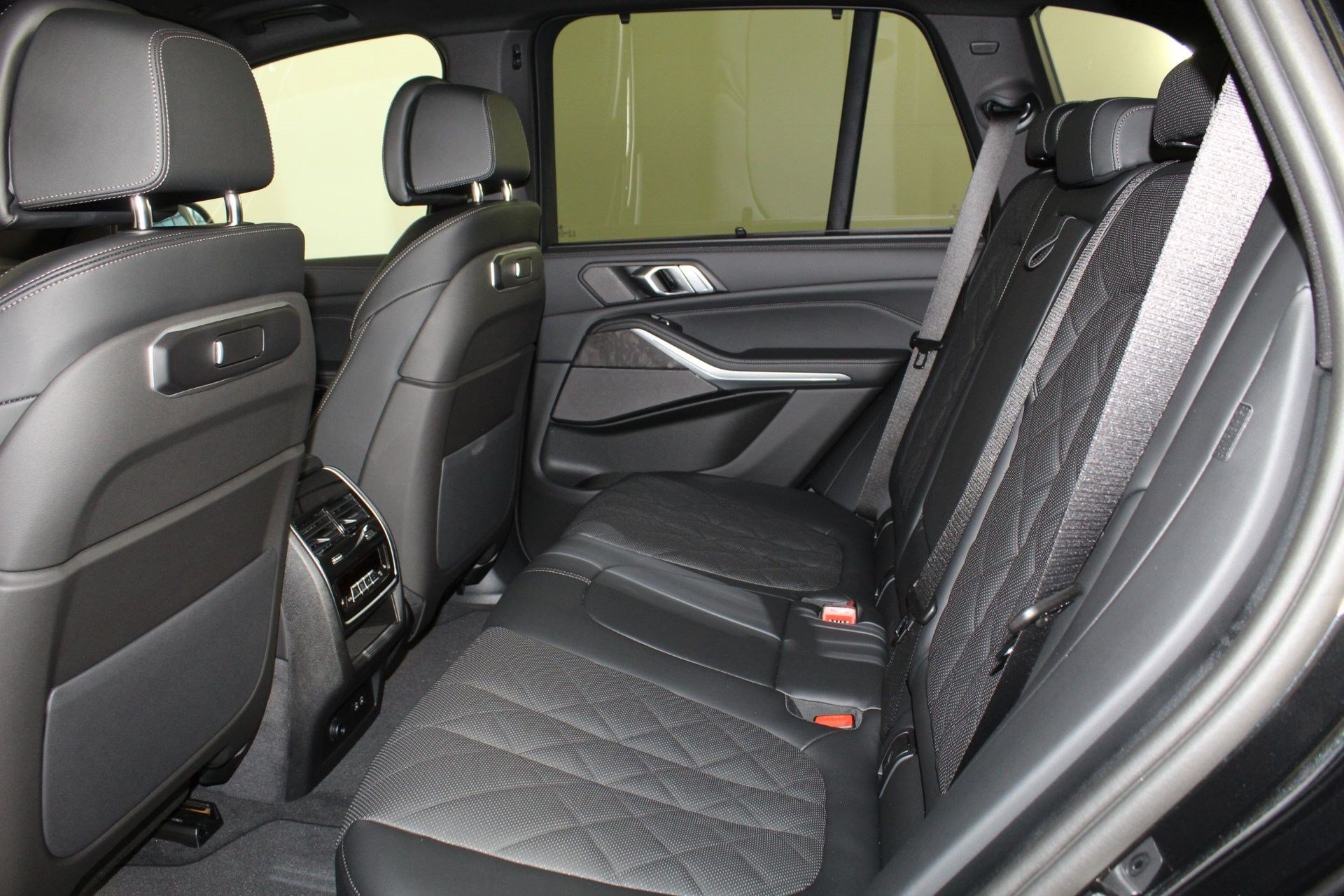 Used 2026 BMW X5 sDrive40i w/ Climate Comfort Package RWD image 23