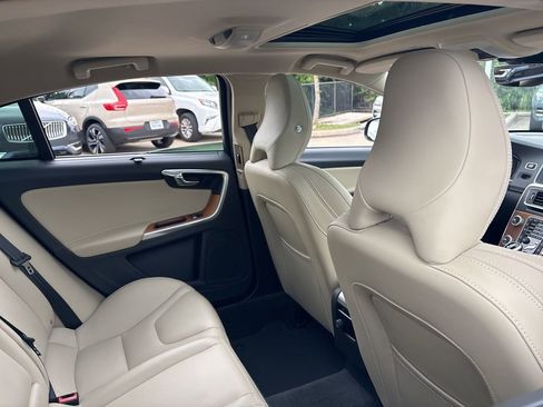 Used 2017 Volvo S60 T5 Inscription Platinum image 10