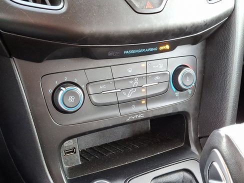 Used 2016 Ford Focus SE image 16