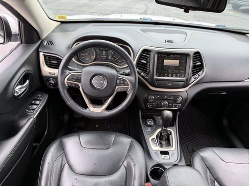 Used 2015 Jeep Cherokee Latitude w/ Cold Weather Group AWD/4WD image 13