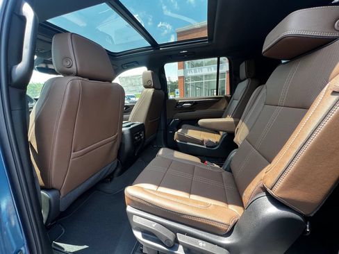 New 2026 Chevrolet Suburban High Country AWD/4WD image 18