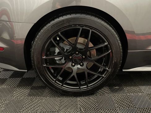 Used 2018 Ford Mustang GT w/ Black Accent Pkg RWD image 15