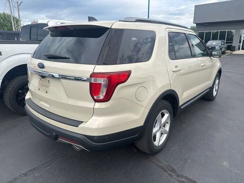 Used 2018 Ford Explorer XLT FWD image 6