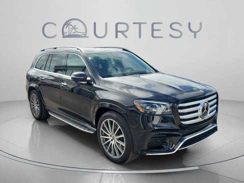 Certified 2026 Mercedes-Benz GLS 580 4MATIC image 4