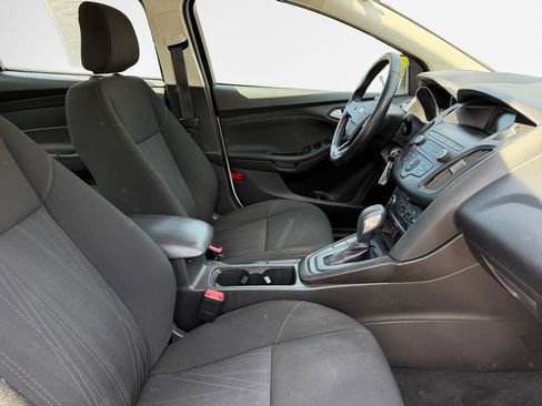 Used 2018 Ford Focus SE w/ Cold Weather Package FWD image 26
