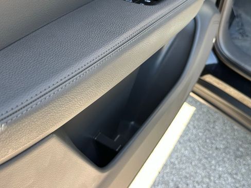 Used 2022 Porsche Cayenne E-Hybrid Coupe image 16