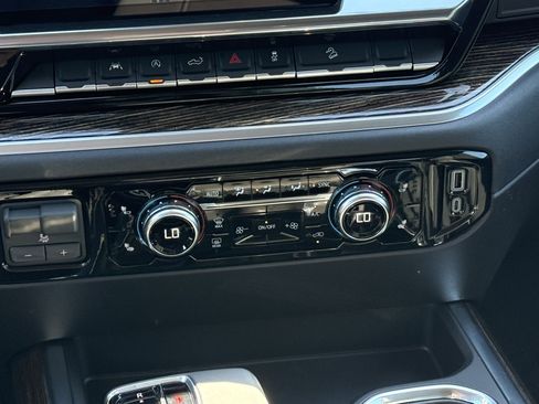 New 2026 GMC Sierra 1500 Elevation image 13