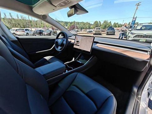 Used 2019 Tesla Model 3 Mid Range image 15