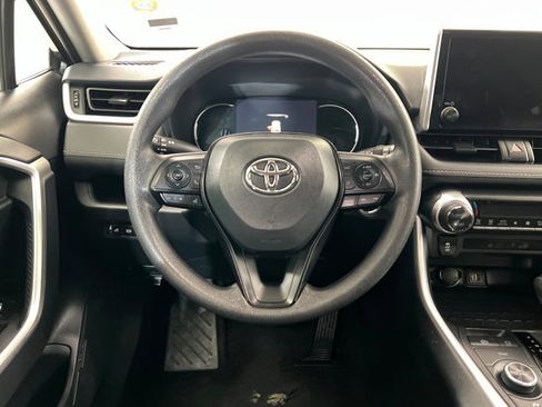 Used 2025 Toyota RAV4 XLE image 12