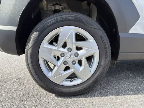 Certified 2025 Hyundai Kona SE image 17