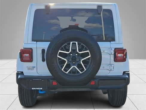 Used 2023 Jeep Wrangler Unlimited Sahara w/ Cold Weather Group image 5