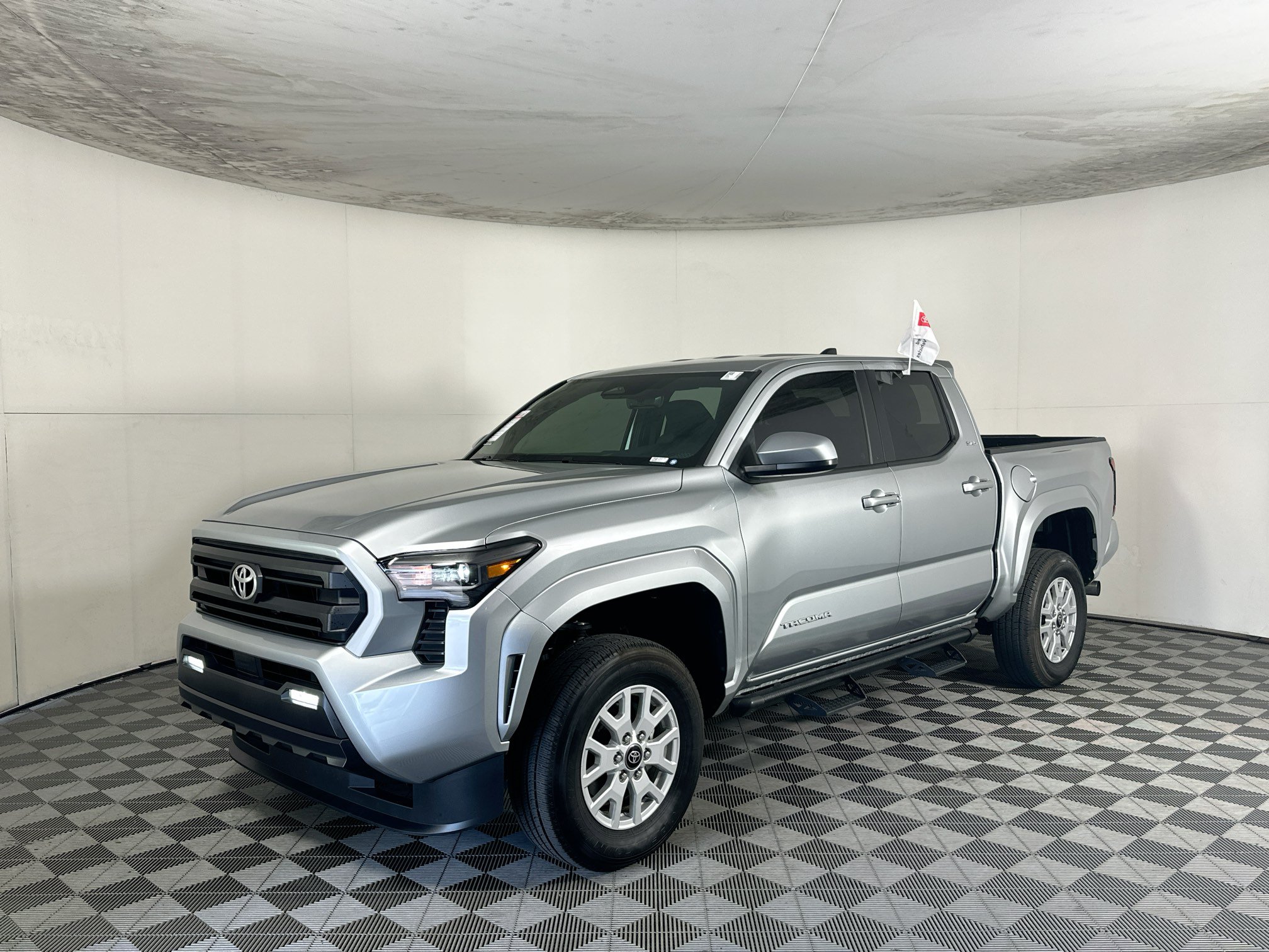 Used 2025 Toyota Tacoma SR5 RWD image 7