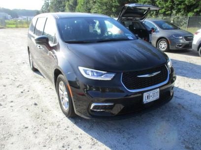 Certified 2025 Chrysler Pacifica Select