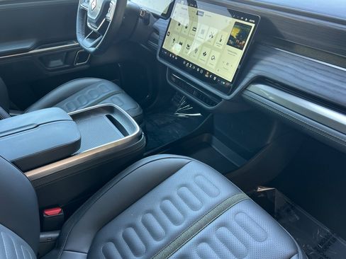 Used 2024 Rivian R1S Adventure AWD/4WD image 29