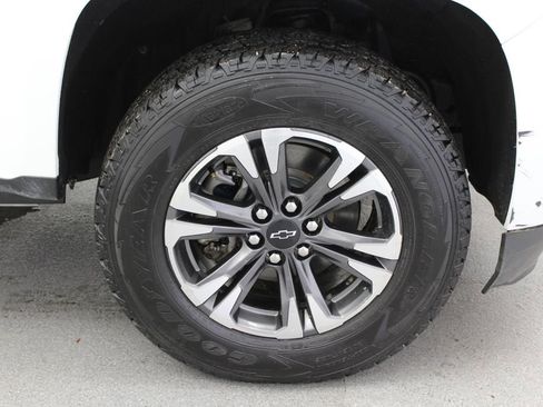 Used 2022 Chevrolet Colorado Z71 AWD/4WD image 8