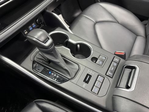 Used 2022 Toyota Highlander XLE image 21