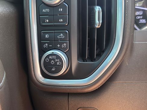 Used 2019 GMC Sierra 1500 SLT w/ SLT Premium Plus Package AWD/4WD image 15