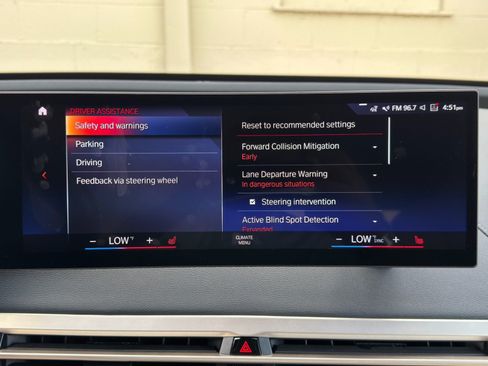 Used 2022 BMW iX xDrive50 w/ Sport Package AWD/4WD image 28