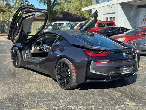 Used 2017 BMW i8 Coupe 2D image 4