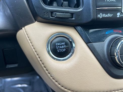 Used 2017 Toyota RAV4 XLE AWD/4WD image 18