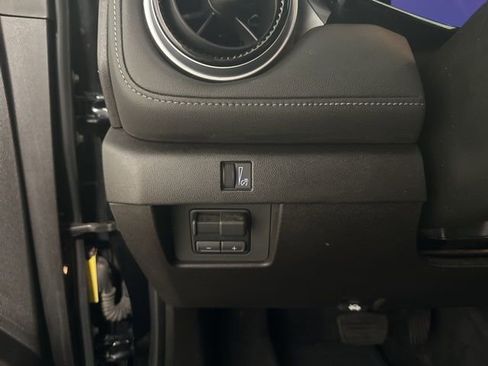 Used 2023 Chevrolet Colorado LT w/ LT Convenience Package II AWD/4WD image 19