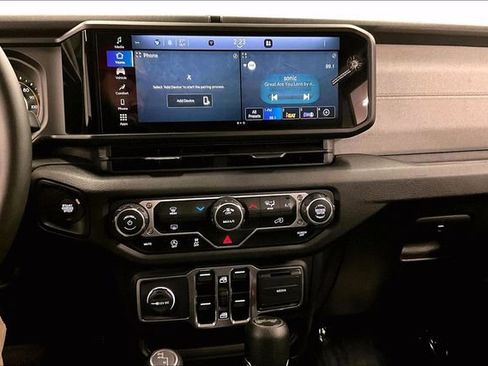 Used 2025 Jeep Wrangler Sport S image 27