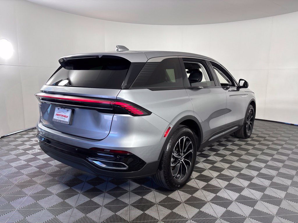 Used 2025 Lincoln Nautilus Premier AWD/4WD image 14