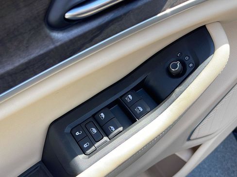 New 2026 Jeep Grand Cherokee Limited RWD image 12