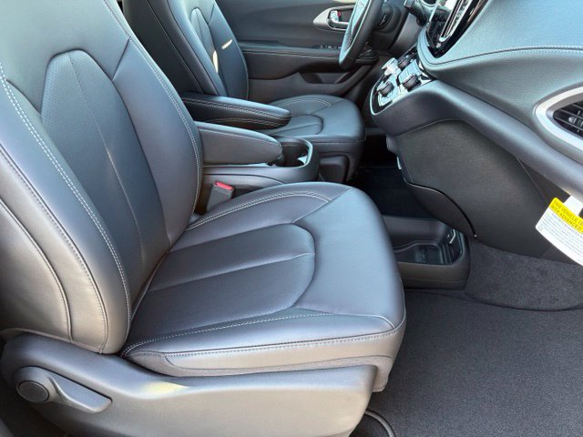 New 2027 Chrysler Pacifica Select AWD/4WD image 19