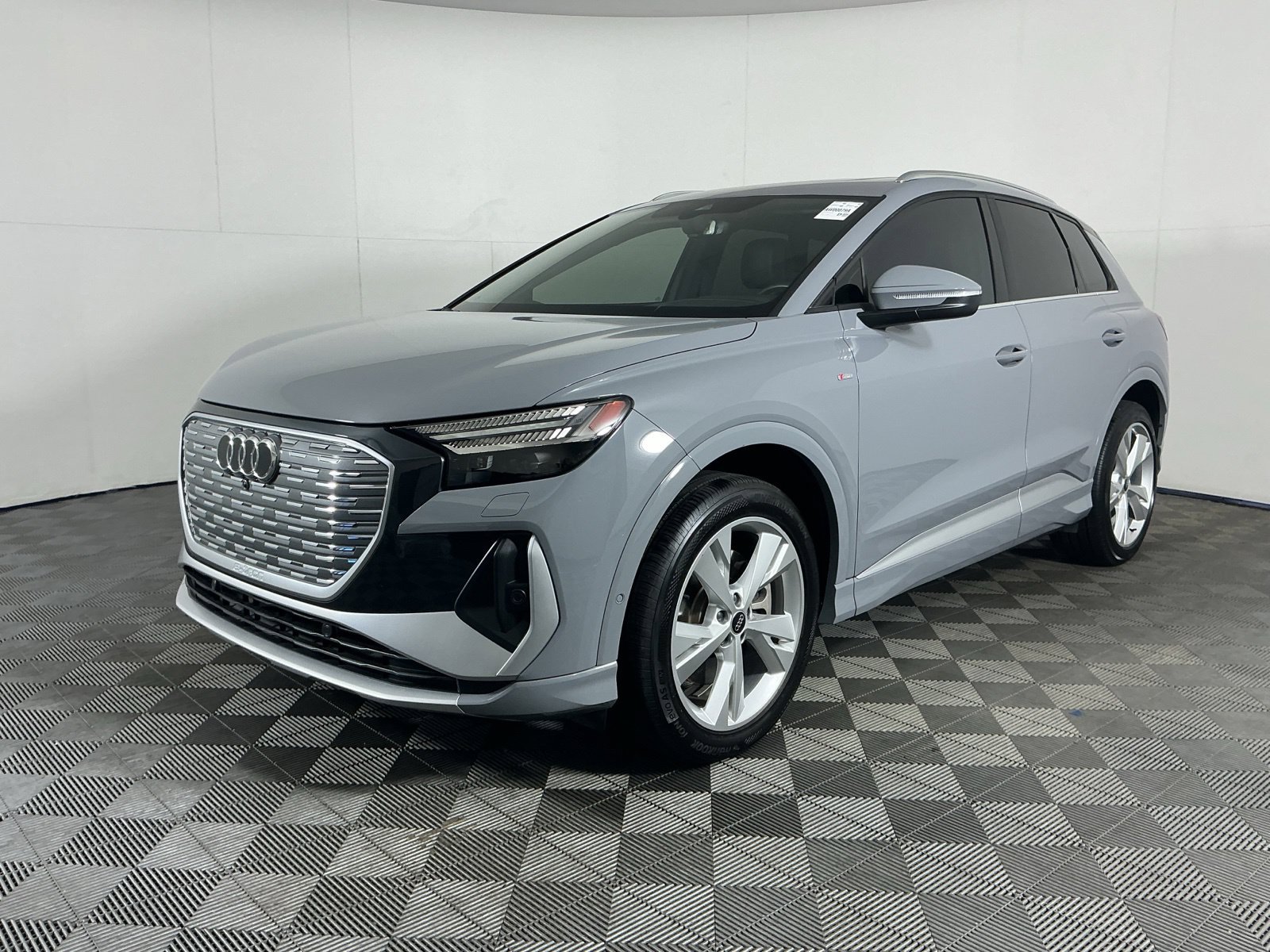 Used 2023 Audi Q4 e-tron Prestige w/ 20" Wheel Package AWD/4WD image 3