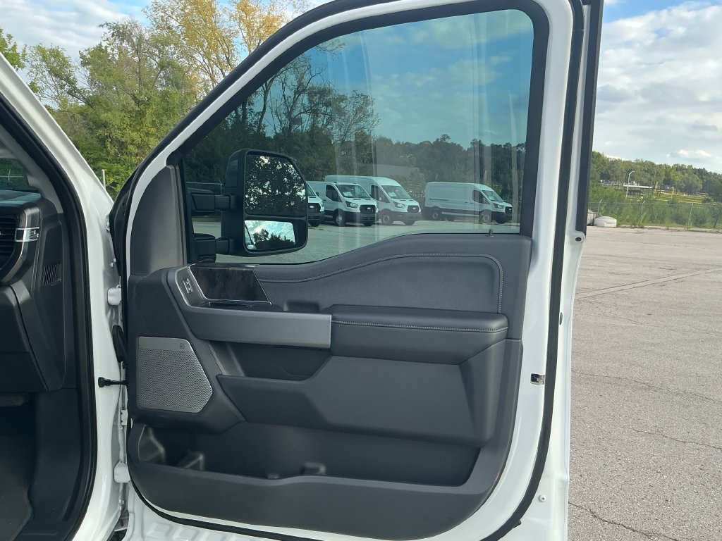 Used 2024 Ford F250 Lariat w/ Black Appearance Package AWD/4WD image 25