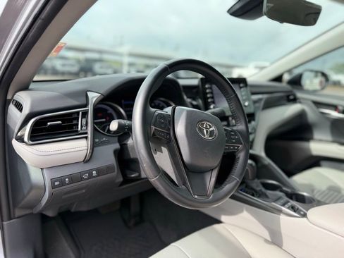 Used 2022 Toyota Camry SE image 9