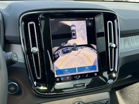 New 2025 Volvo XC40 B5 Ultra w/ Climate Package image 27