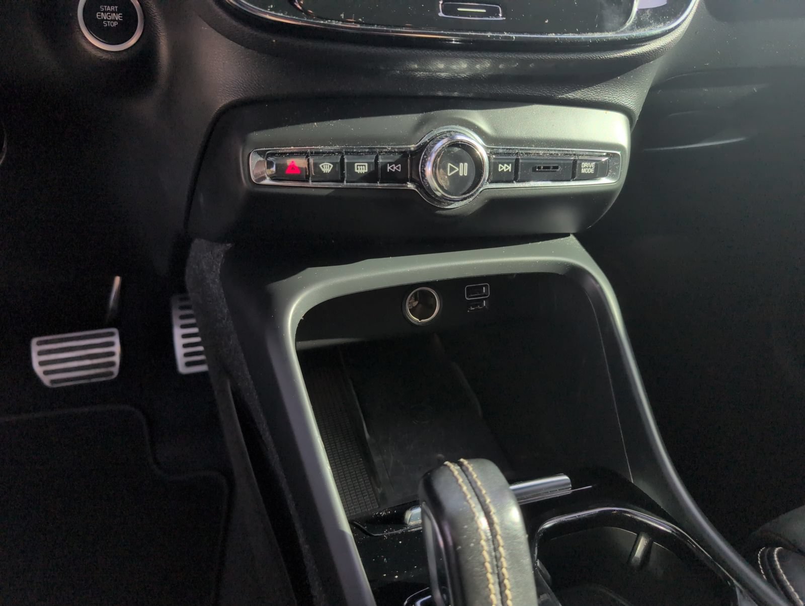Used 2021 Volvo XC40 T5 R-Design w/ Protection Package AWD/4WD image 14