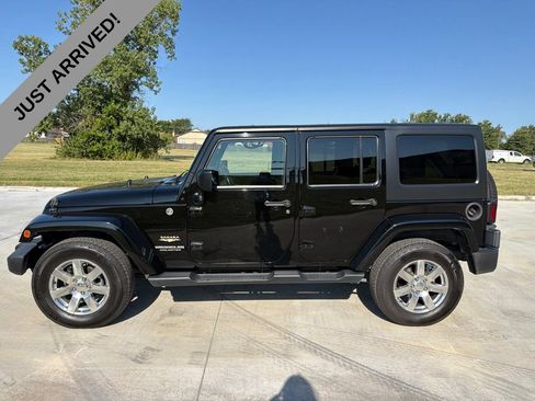 Used 2015 Jeep Wrangler Unlimited Sahara AWD/4WD image 8
