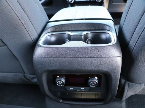 Used 2026 Chevrolet Traverse LT image 34