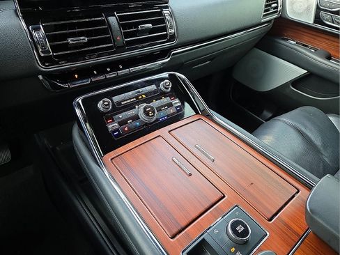 Used 2024 Lincoln Navigator L Reserve AWD/4WD image 25