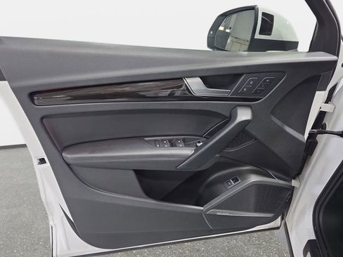 Used 2018 Audi Q5 Prestige w/ Prestige Package image 26