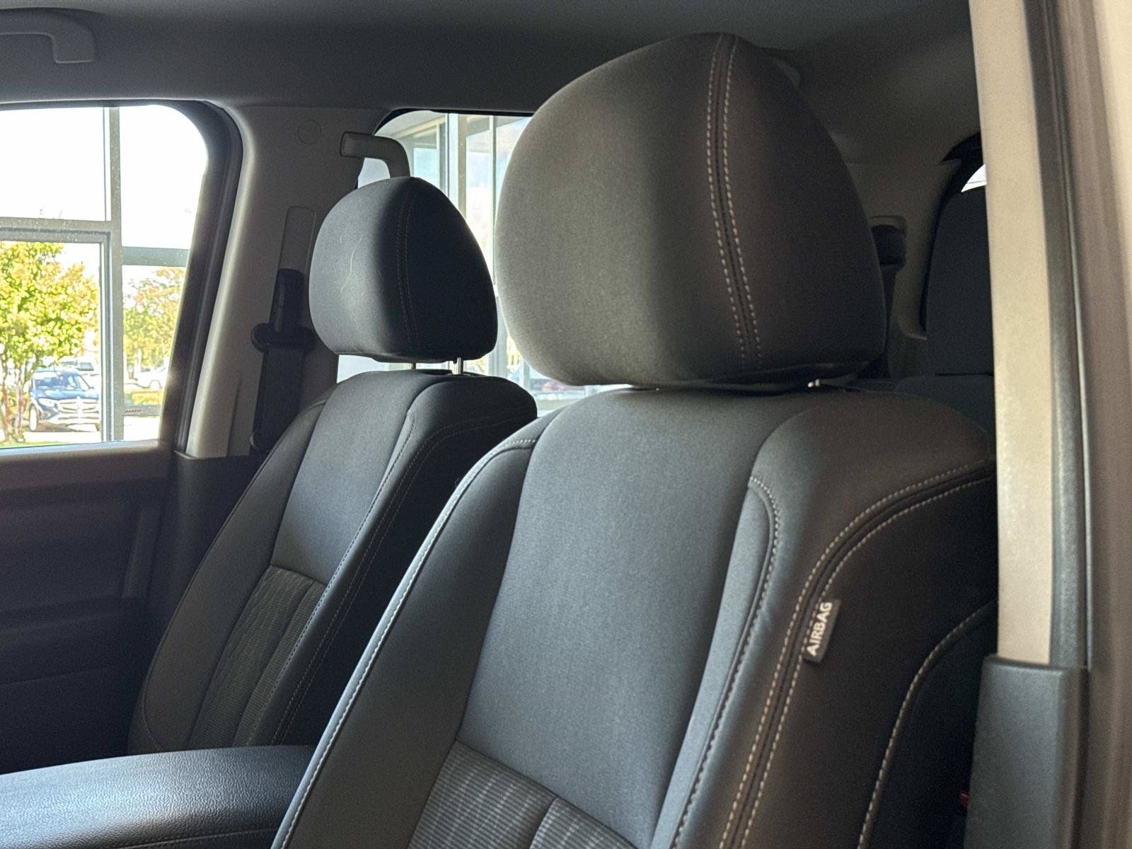 Used 2017 Nissan Titan SV AWD/4WD image 13