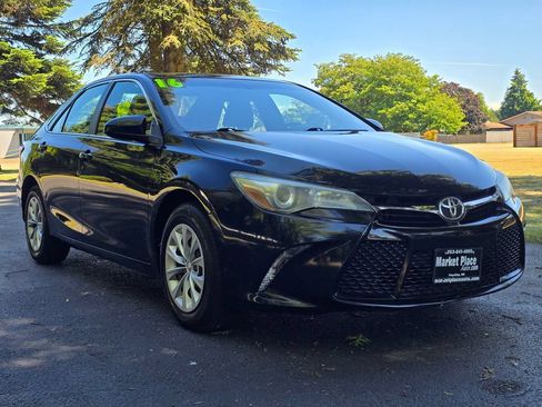 Used 2016 Toyota Camry SE w/ Moonroof Package FWD image 8