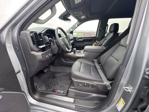 Used 2026 Chevrolet Silverado 1500 LT Trail Boss w/ LT Trail Boss Premium Package AWD/4WD image 7