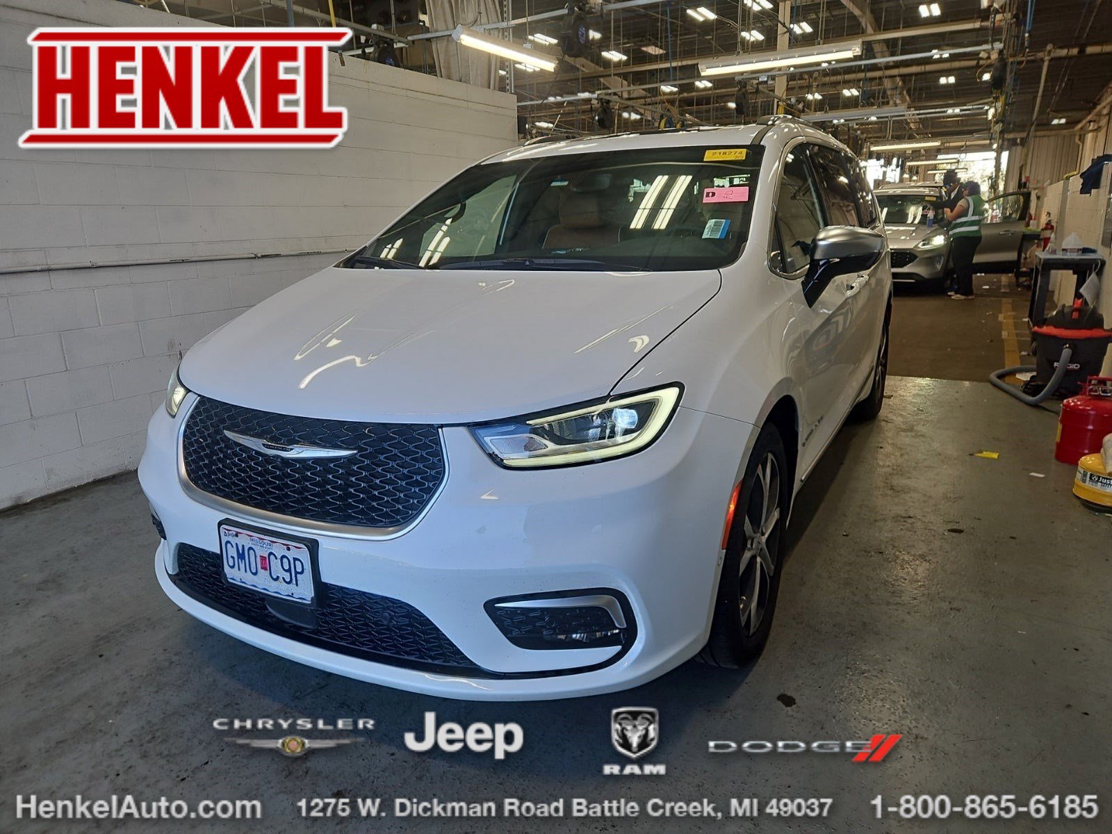 Used 2025 Chrysler Pacifica Select FWD image 1