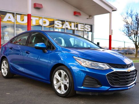 Used 2018 Chevrolet Cruze Premier image 3