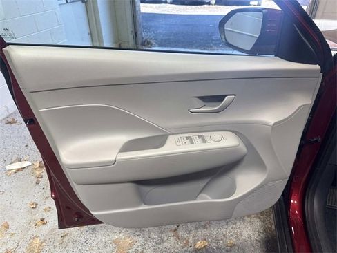 Used 2025 Hyundai Kona SEL image 5