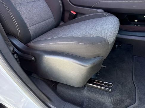 Used 2025 GMC Acadia Elevation image 28