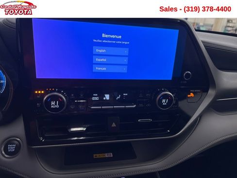 Used 2024 Toyota Highlander Platinum image 19