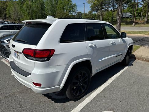 Used 2020 Jeep Grand Cherokee Altitude image 4