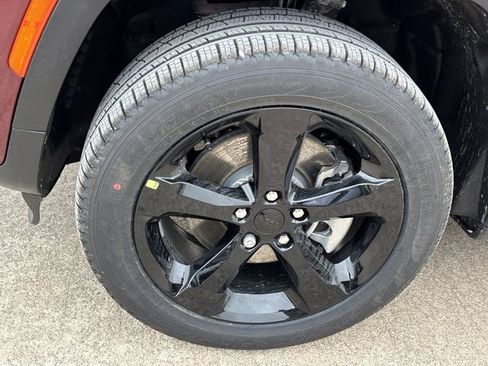 New 2026 Jeep Grand Cherokee L Limited image 12