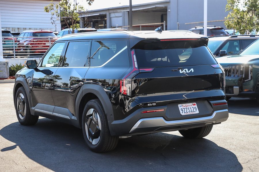 Used 2026 Kia EV9 Wind AWD/4WD image 8