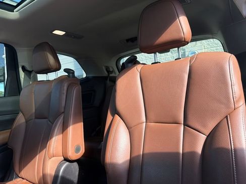 Used 2025 Subaru Ascent Touring AWD/4WD image 23